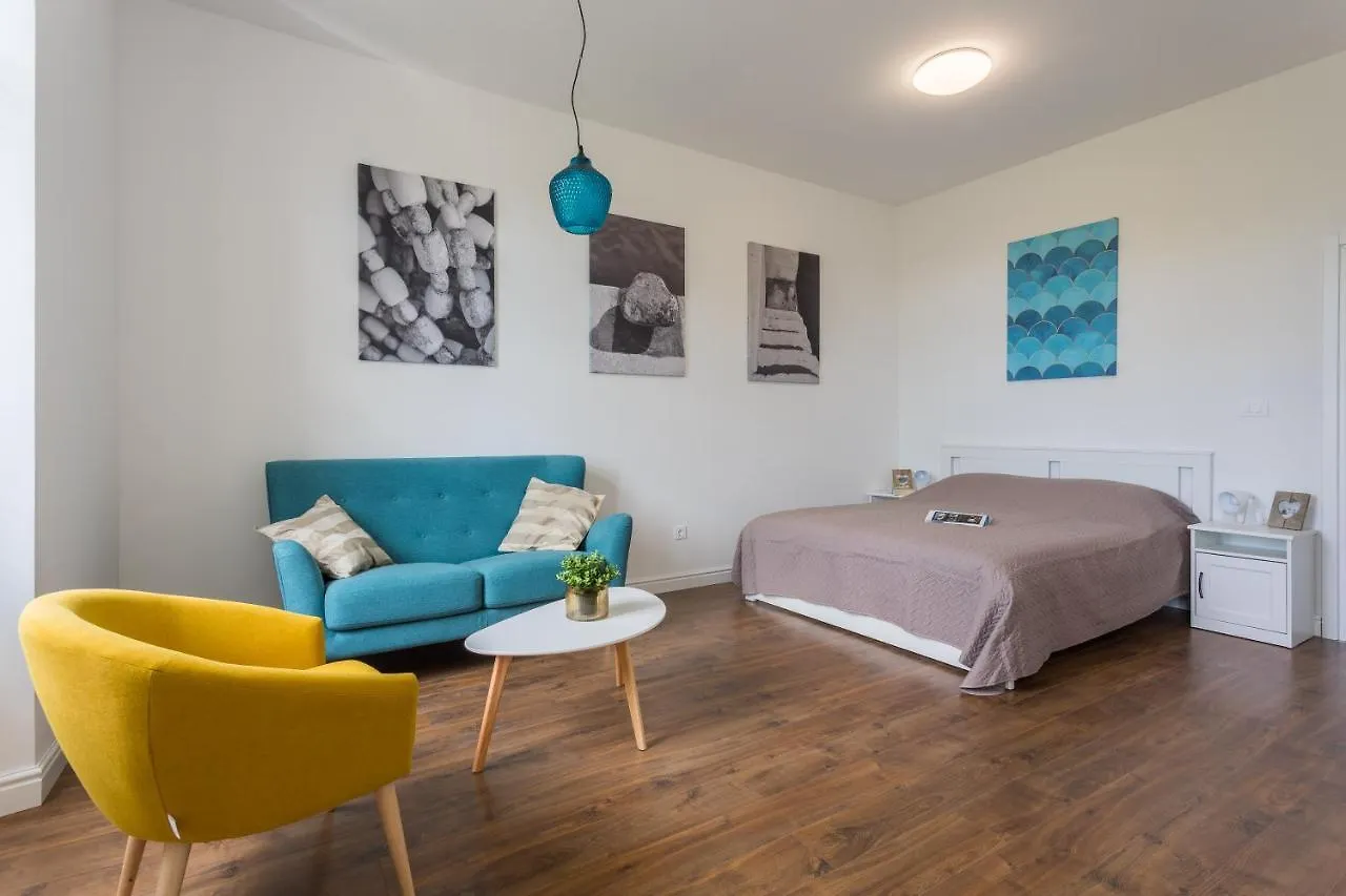 Bu2 Pula Studio Apartment 0*,