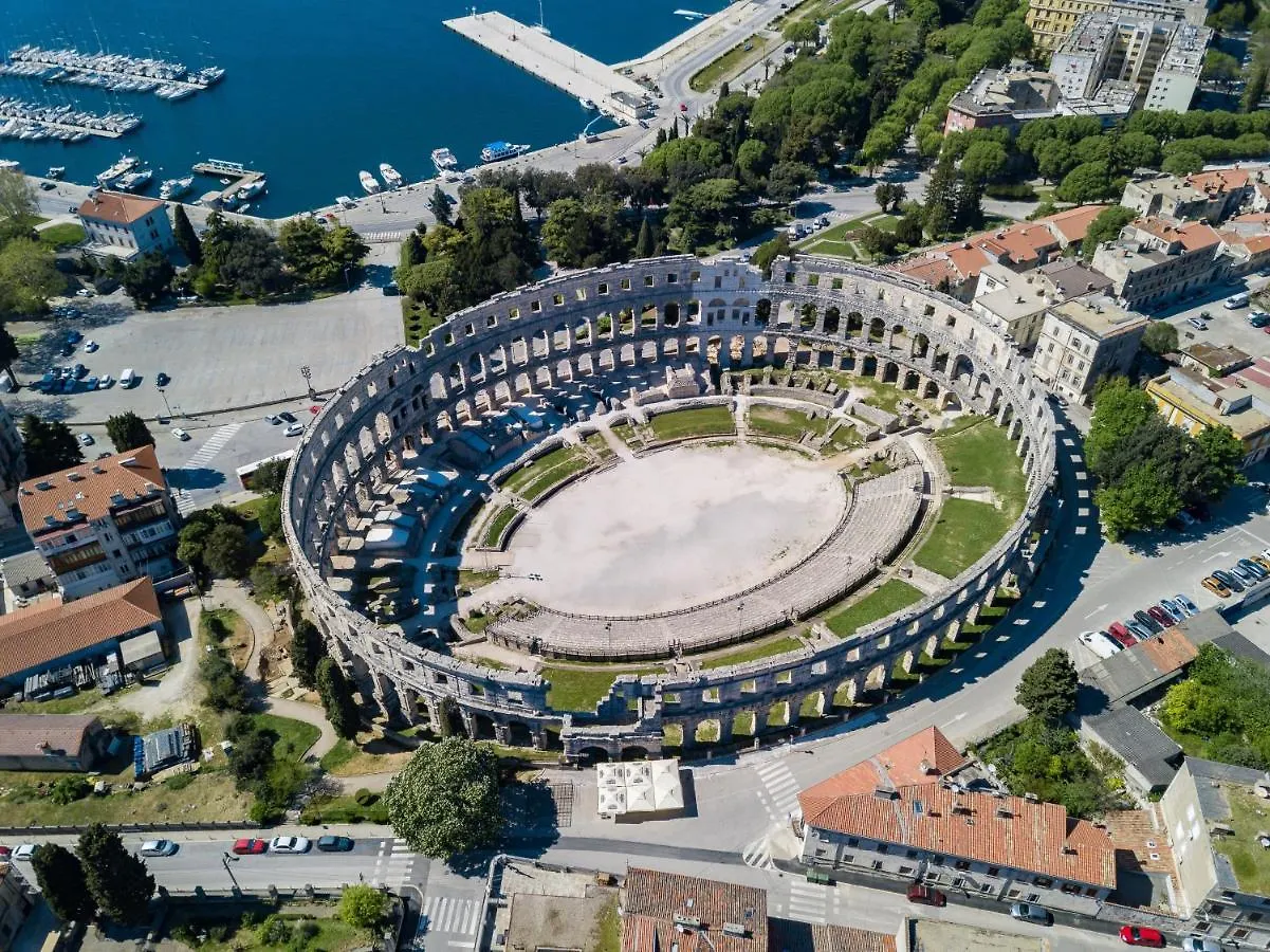 Bu2 Pula Studio Apartment