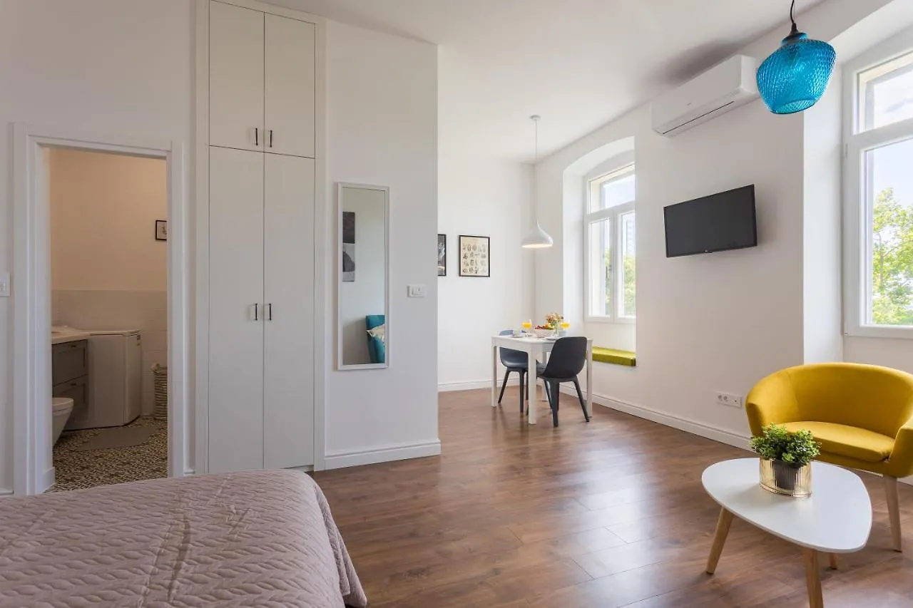 Bu2 Pula Studio Apartment